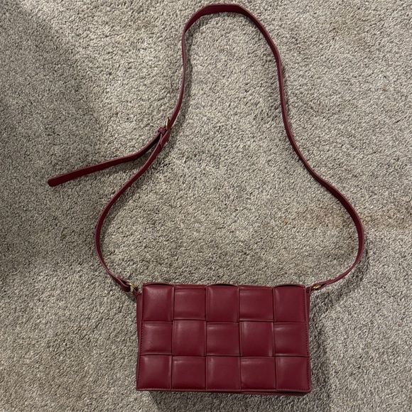 Chic Burgundy Crossbody Bag - Picture 1 of 5